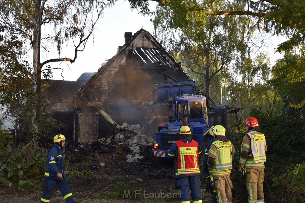 Grossfeuer Einfamilienhaus Siegburg Muehlengrabenstr P0955.JPG - Miklos Laubert